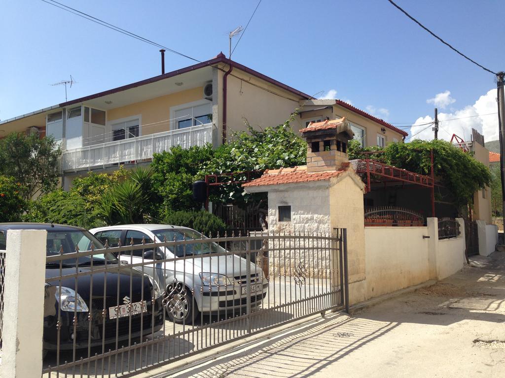 Apartments Mare Trogir Exterior photo