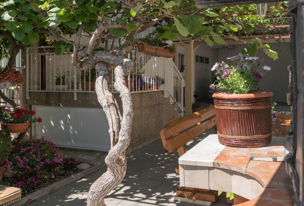 Apartments Mare Trogir Exterior photo